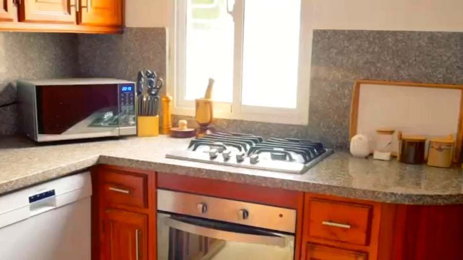 Cuisine équipée avec plaques de cuisson à gaz