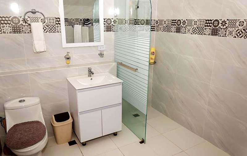 Douche à l'italienne moderne